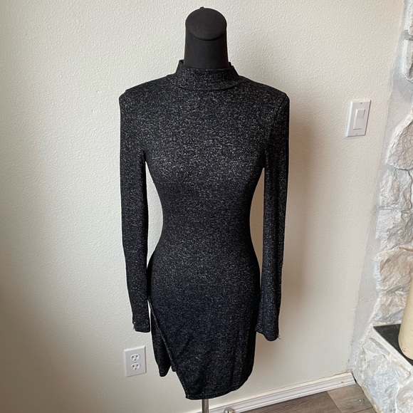 Fashion Nova Long Sleeved Super Flattering Dress with Zipper Sleeve Detail - Picture 2 of 8